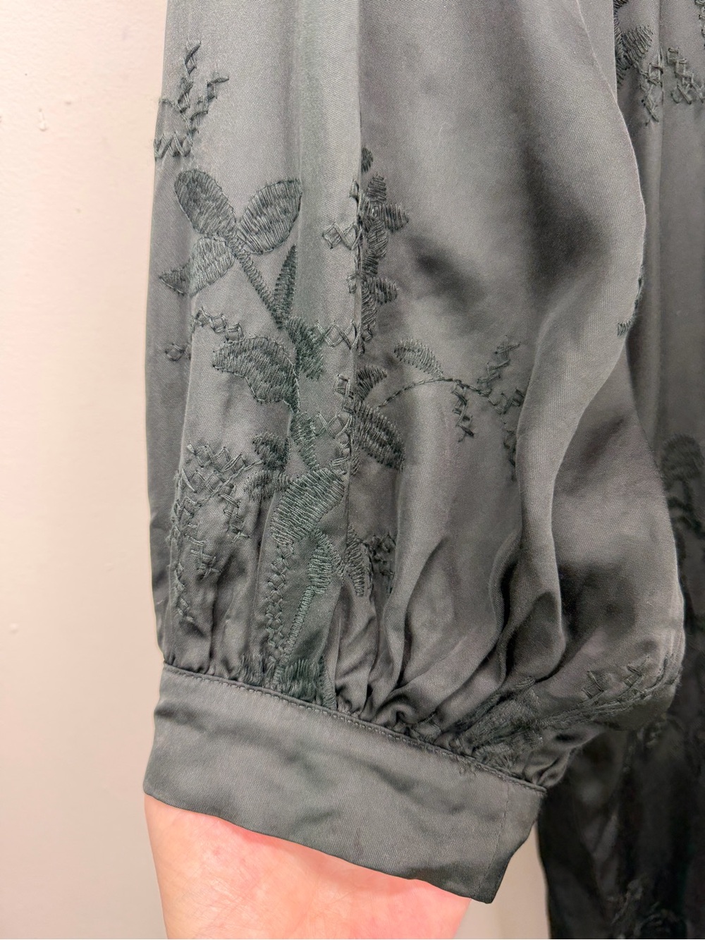 Zara size Medium-Large Women’s Dark Green Satin Floral Embroidered V-neck Dress - Picture 6 of 11